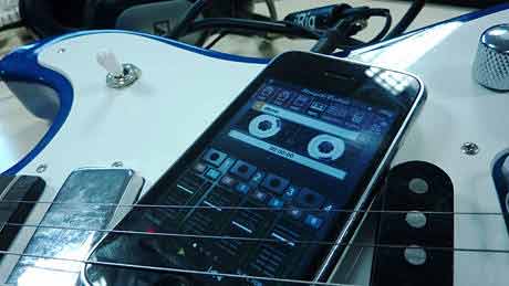 IK Multimedia AmpliTube 2 ��� iPhone
